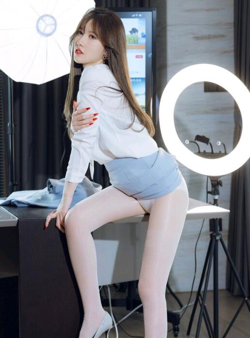 动漫大胸美女扒开内裤喷水视频